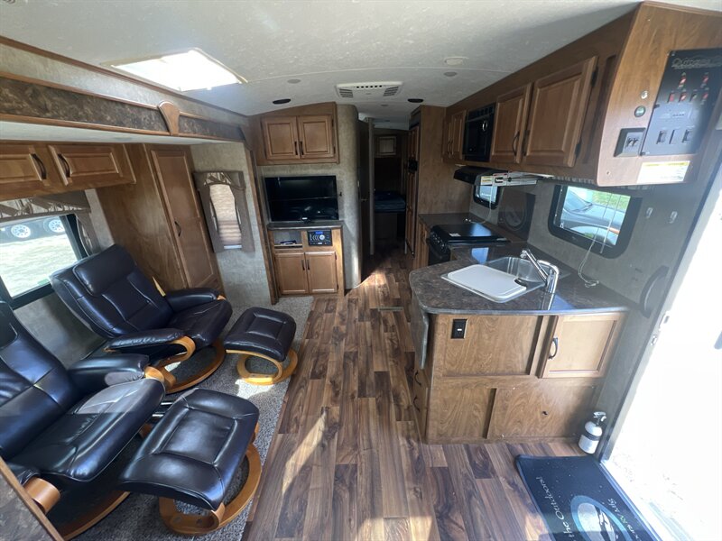 2016 Outdoors RV Timber Ridge - Photo 7 - Reno, NV 89511