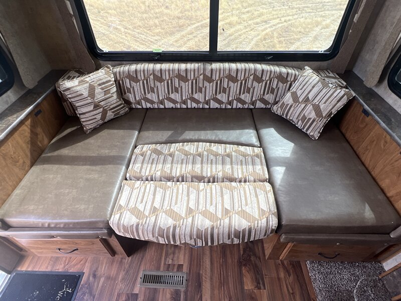 2016 Outdoors RV Timber Ridge - Photo 12 - Reno, NV 89511