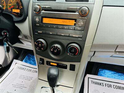 2011 Toyota Corolla LE Sedan   - Photo 13 - Kent, WA 98032