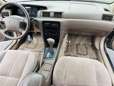 1998 Toyota Camry LE   - Photo 13 - Kent, WA 98032