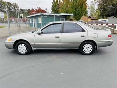 1998 Toyota Camry LE   - Photo 2 - Kent, WA 98032