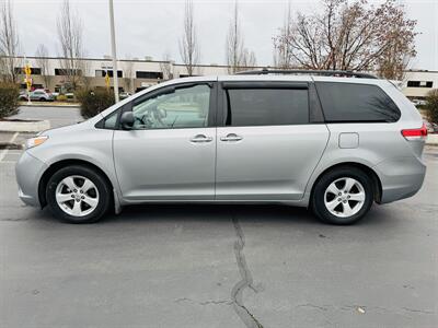 2011 Toyota Sienna LE 8-Passenger   - Photo 2 - Kent, WA 98032