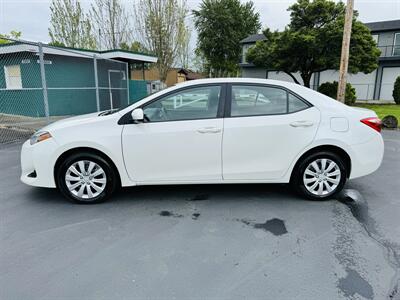 2018 Toyota Corolla LE Sedan   - Photo 2 - Kent, WA 98032