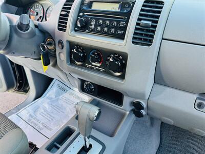 2007 Nissan Frontier SE V6 4WD Crew Cab   - Photo 14 - Kent, WA 98032