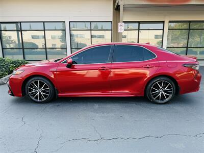 2021 Toyota Camry Hybrid SE 35k Miles   - Photo 2 - Kent, WA 98032