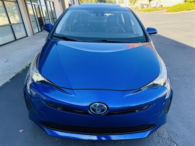 2018 Toyota Prius Four Leather   - Photo 8 - Kent, WA 98032