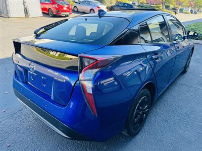 2018 Toyota Prius Four Leather   - Photo 5 - Kent, WA 98032