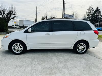 2008 Toyota Sienna XLE Minivan   - Photo 2 - Kent, WA 98032