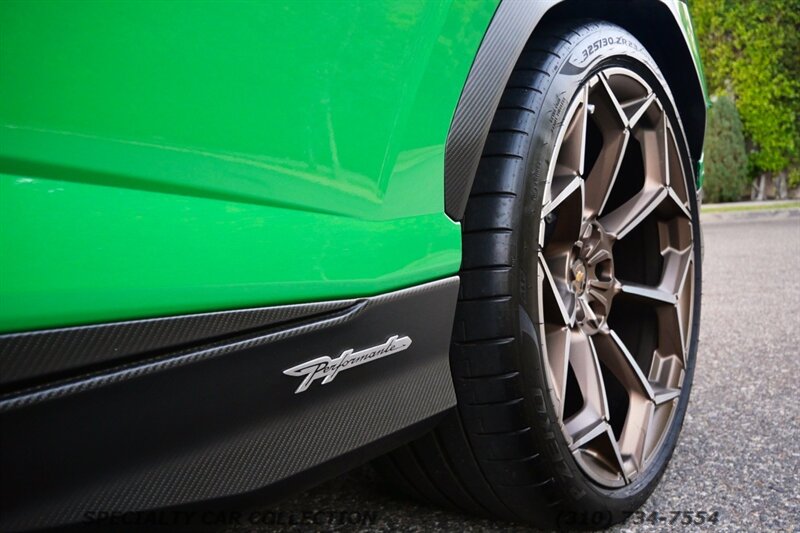 2023 Lamborghini Urus Performante   - Photo 15 - West Hollywood, CA 90069
