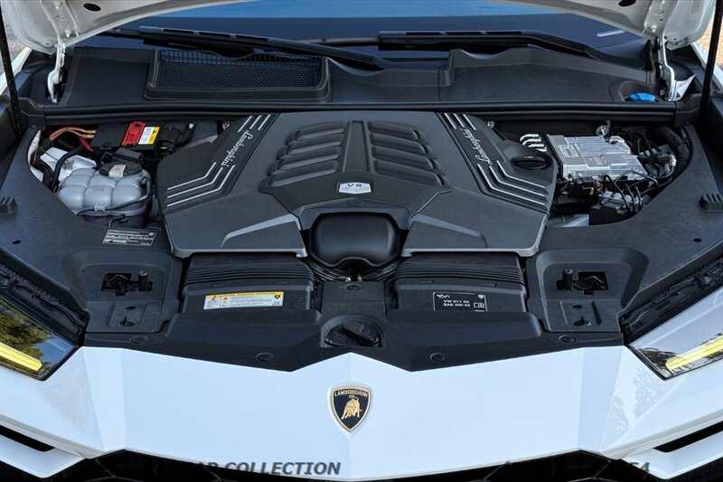 2022 Lamborghini Urus - Photo 25 - West Hollywood, CA 90069