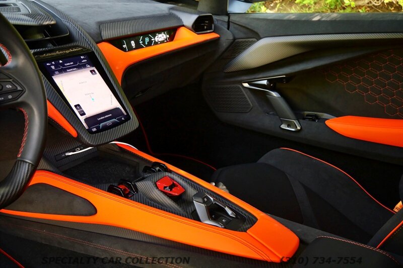 2026 Lamborghini Revuelto - Photo 30 - West Hollywood, CA 90069