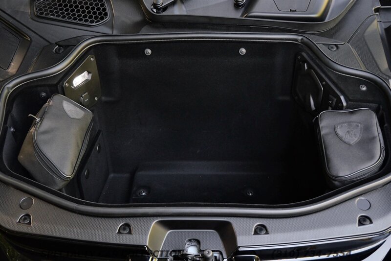 2026 Lamborghini Revuelto - Photo 39 - West Hollywood, CA 90069