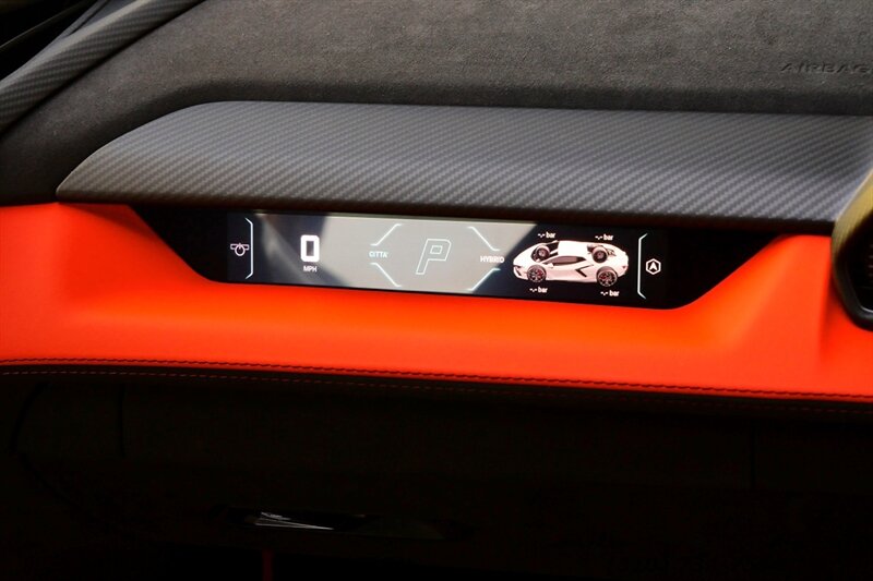 2026 Lamborghini Revuelto - Photo 35 - West Hollywood, CA 90069