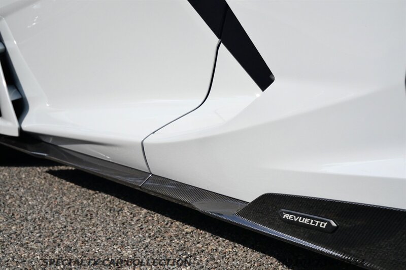 2026 Lamborghini Revuelto - Photo 21 - West Hollywood, CA 90069
