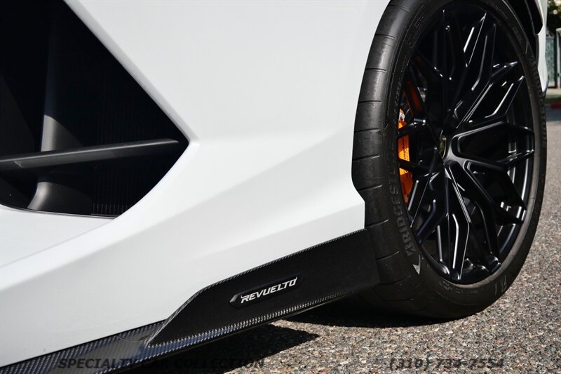 2026 Lamborghini Revuelto - Photo 20 - West Hollywood, CA 90069