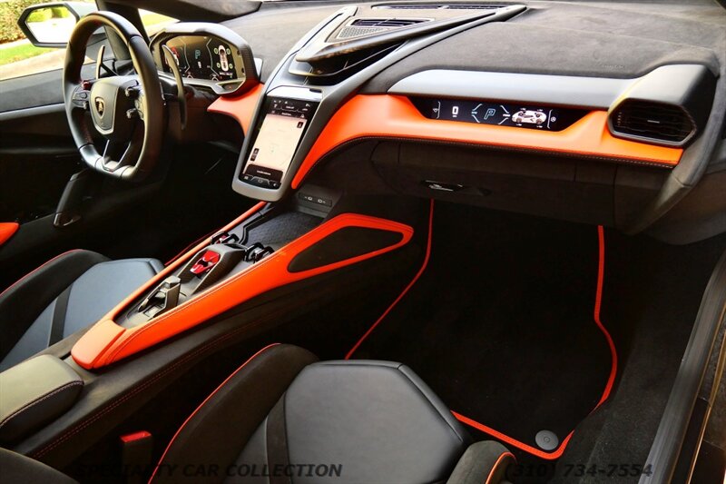 2026 Lamborghini Revuelto - Photo 28 - West Hollywood, CA 90069