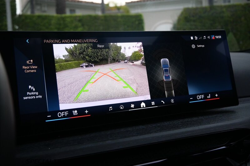 2025 BMW 330i   - Photo 23 - West Hollywood, CA 90069