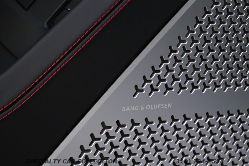 2024 Lamborghini Urus S   - Photo 14 - West Hollywood, CA 90069