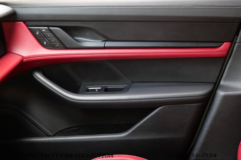 2023 Porsche Taycan 4 Cross Turismo   - Photo 19 - West Hollywood, CA 90069