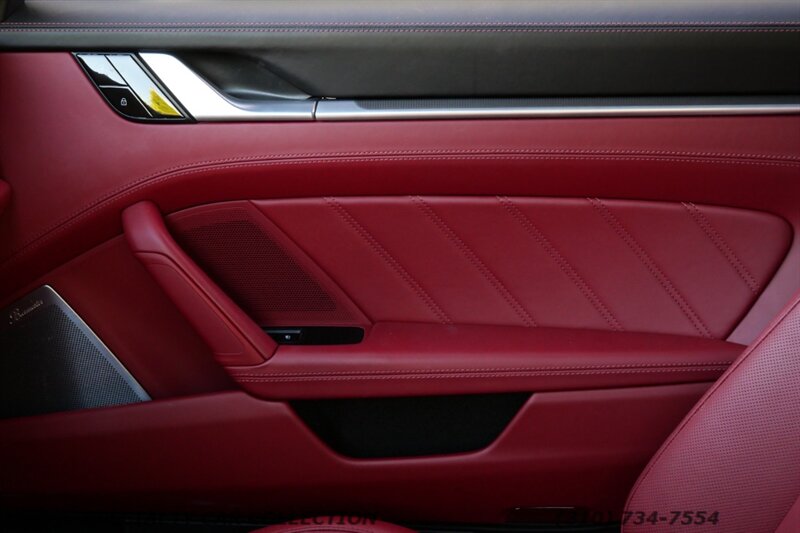 2021 Porsche 911 Turbo S   - Photo 21 - West Hollywood, CA 90069