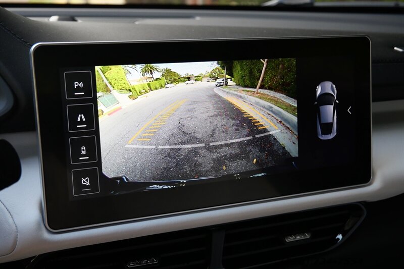2025 Lotus Emira V6 Base - Photo 27 - West Hollywood, CA 90069