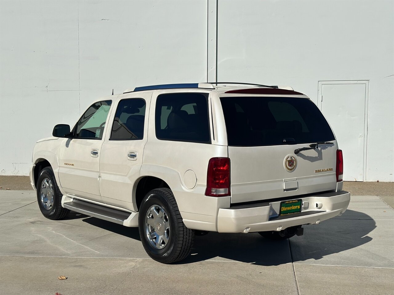 2005 Cadillac Escalade Luxury photo 3