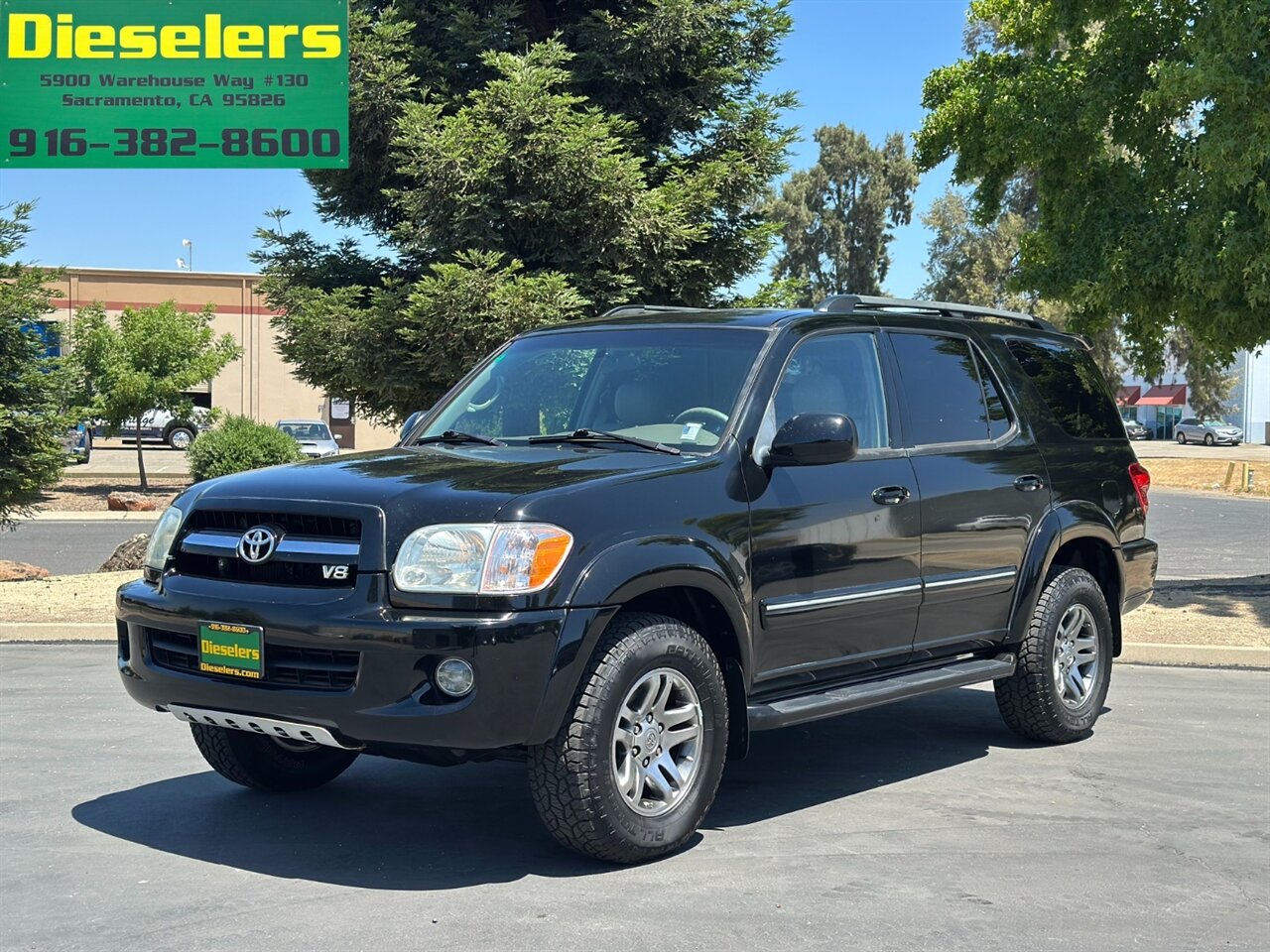 2005 Toyota Sequoia SR5 4X4 Leather Loaded - Photo 1 - Sacramento, CA 95826