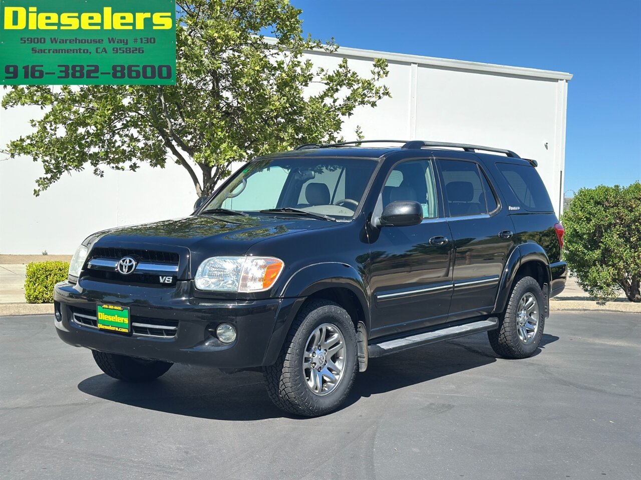 2005 Toyota Sequoia Limited 4x4 ONE OWNER   - Photo 1 - Sacramento, CA 95826