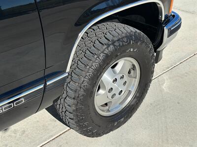 1994 Chevrolet Blazer 4x4 2-Door 5.7L V8 LOW MILES   - Photo 16 - Sacramento, CA 95826