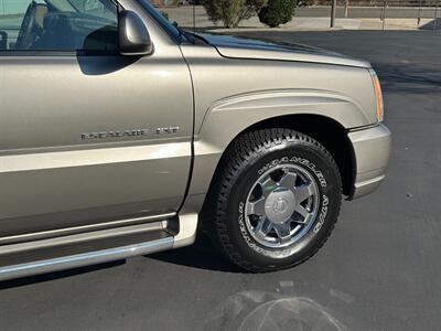 2002 Cadillac Escalade EXT V8 6.0L Vortec AWD Low Miles ONE OWNER   - Photo 13 - Sacramento, CA 95826