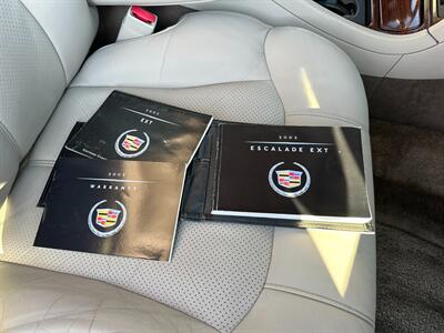 2002 Cadillac Escalade EXT V8 6.0L Vortec AWD Low Miles ONE OWNER   - Photo 46 - Sacramento, CA 95826