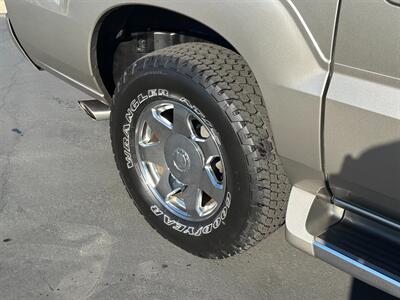 2002 Cadillac Escalade EXT V8 6.0L Vortec AWD Low Miles ONE OWNER   - Photo 14 - Sacramento, CA 95826