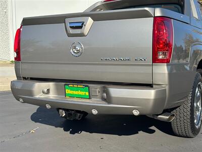 2002 Cadillac Escalade EXT V8 6.0L Vortec AWD Low Miles ONE OWNER   - Photo 16 - Sacramento, CA 95826