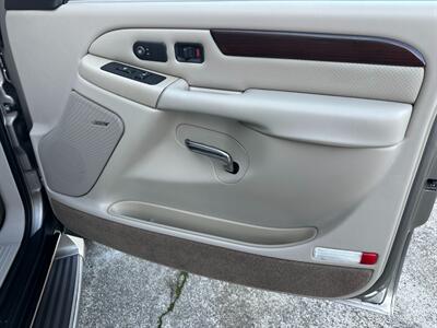 2002 Cadillac Escalade EXT V8 6.0L Vortec AWD Low Miles ONE OWNER   - Photo 42 - Sacramento, CA 95826