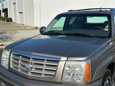 2002 Cadillac Escalade EXT V8 6.0L Vortec AWD Low Miles ONE OWNER   - Photo 8 - Sacramento, CA 95826
