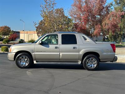 2002 Cadillac Escalade EXT V8 6.0L Vortec AWD Low Miles ONE OWNER   - Photo 2 - Sacramento, CA 95826