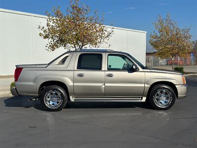 2002 Cadillac Escalade EXT V8 6.0L Vortec AWD Low Miles ONE OWNER   - Photo 5 - Sacramento, CA 95826