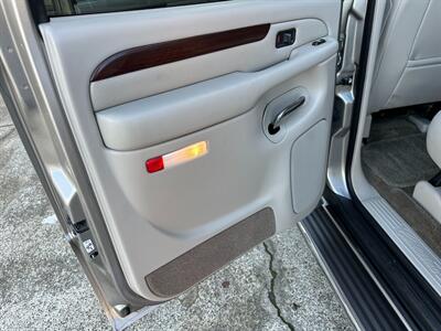 2002 Cadillac Escalade EXT V8 6.0L Vortec AWD Low Miles ONE OWNER   - Photo 33 - Sacramento, CA 95826
