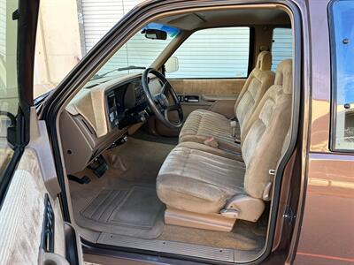 1994 Chevrolet Silverado 1500 Extra Cab Short Bed 5.7L V8 LOWERED ONE OWNER   - Photo 7 - Sacramento, CA 95826