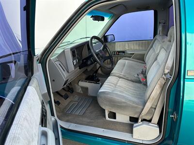 1993 Chevrolet Silverado 1500 4x4 Regular Cab Short Bed Z71 5.7L V8 5-Speed  Manual - Photo 9 - Sacramento, CA 95826