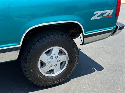 1993 Chevrolet Silverado 1500 4x4 Regular Cab Short Bed Z71 5.7L V8 5-Speed  Manual - Photo 28 - Sacramento, CA 95826