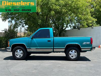 1993 Chevrolet Silverado 1500 4x4 Regular Cab Short Bed Z71 5.7L V8 5-Speed  Manual - Photo 2 - Sacramento, CA 95826