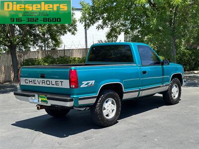 1993 Chevrolet Silverado 1500 4x4 Regular Cab Short Bed Z71 5.7L V8 5-Speed  Manual - Photo 4 - Sacramento, CA 95826