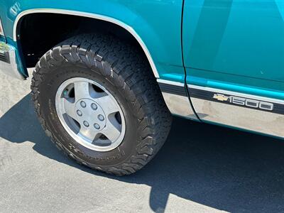 1993 Chevrolet Silverado 1500 4x4 Regular Cab Short Bed Z71 5.7L V8 5-Speed  Manual - Photo 29 - Sacramento, CA 95826