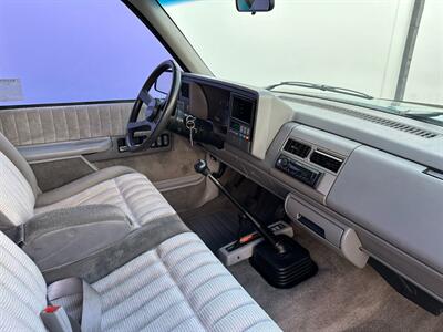 1993 Chevrolet Silverado 1500 4x4 Regular Cab Short Bed Z71 5.7L V8 5-Speed  Manual - Photo 22 - Sacramento, CA 95826