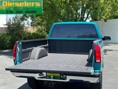 1993 Chevrolet Silverado 1500 4x4 Regular Cab Short Bed Z71 5.7L V8 5-Speed  Manual - Photo 8 - Sacramento, CA 95826