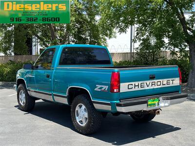 1993 Chevrolet Silverado 1500 4x4 Regular Cab Short Bed Z71 5.7L V8 5-Speed  Manual - Photo 3 - Sacramento, CA 95826