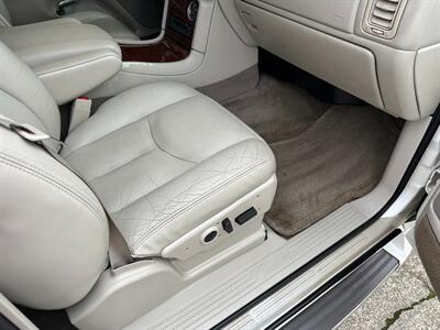 2005 Cadillac Escalade AWD 6.0L LOW MILES   - Photo 40 - Sacramento, CA 95826