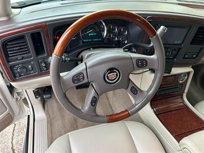 2005 Cadillac Escalade AWD 6.0L LOW MILES   - Photo 21 - Sacramento, CA 95826