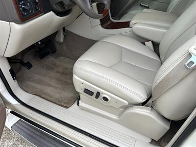2005 Cadillac Escalade AWD 6.0L LOW MILES   - Photo 13 - Sacramento, CA 95826